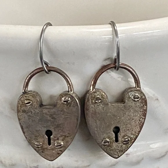 Vintage Fossil Heart PadLock Keyhole Earrings Vintage Edgy Antiqued Style - Picture 2 of 11